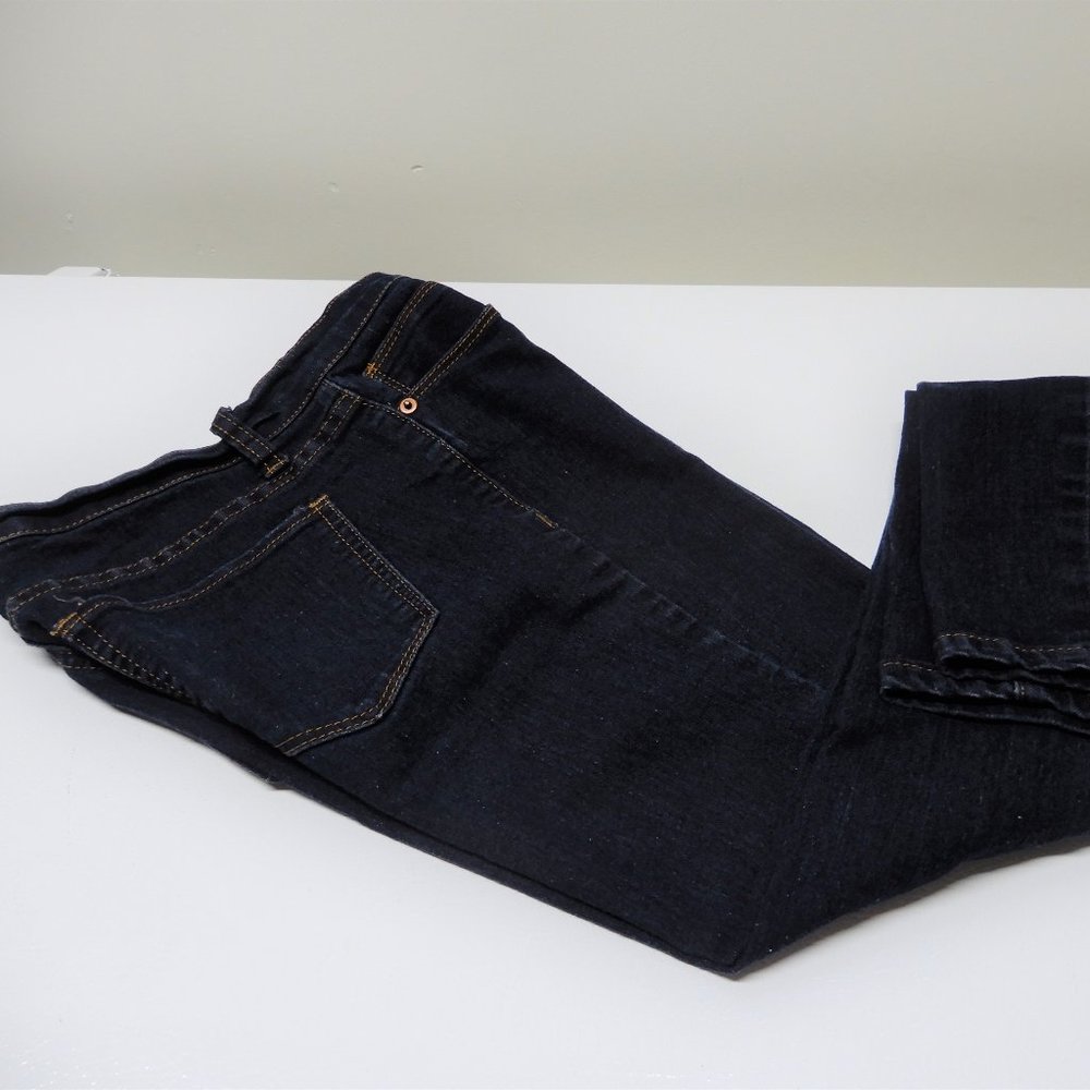 Forever 21 Medium Rise Jeans in size 26